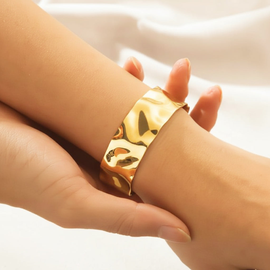 Stainless Steel Hammered Handcuff